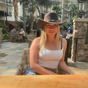 Meet your Posher, Leah